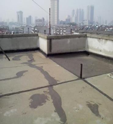 梁河漏水维修 楼顶漏水是什么原因，楼顶漏水维修方法是什么?